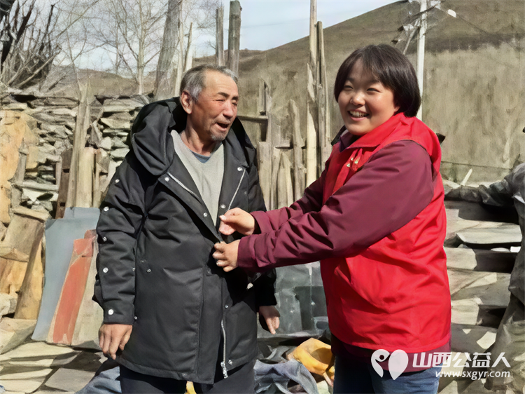 忻州市爱心公益协会情暖五台山孤寡老人 奔赴五台山景区台怀镇光明寺村看望73岁的五保户老人卜五 - 第4张 - 山西公益人 忻州市爱心公益协会情暖五台山孤寡老人 奔赴五台山景区台怀镇光明寺村看望73岁的五保户老人卜五 - 第4张