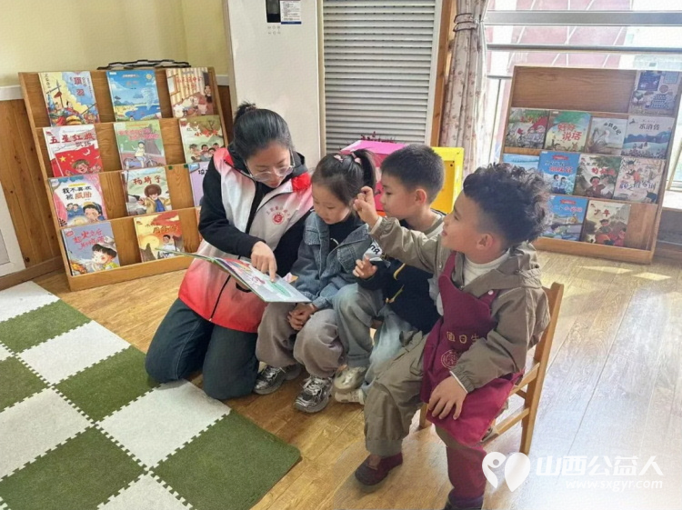 书香浸润社区阅读点亮未来 长治市正能量公益协会志愿服务走进颐龙湾社区与六一星系幼儿园开展了一场全民阅读系列活动 - 第14张 - 山西公益人 书香浸润社区阅读点亮未来 长治市正能量公益协会志愿服务走进颐龙湾社区与六一星系幼儿园开展了一场全民阅读系列活动 - 第14张