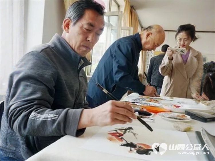 墨香润乡村丹青绘振兴——原平市文联文艺志愿服务走进匙村开展文艺进农村活动书法绘画作品赠送给农民兄弟 - 第6张 - 山西公益人 墨香润乡村丹青绘振兴——原平市文联文艺志愿服务走进匙村开展文艺进农村活动书法绘画作品赠送给农民兄弟 - 第6张