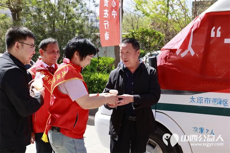 新时代“三晋银龄行动”|太原学花志愿服务中心在晋源区开展“热血传递爱心 关怀温暖人心”无偿献血活动 - 第8张 - 山西公益人 新时代“三晋银龄行动”|太原学花志愿服务中心在晋源区开展“热血传递爱心 关怀温暖人心”无偿献血活动 - 第8张