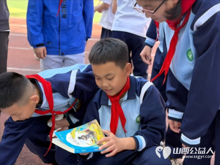 太原尖草坪区迎新街小学开展旧书遇新主阅读再相遇为主题的图书跳蚤市场活动 - 第10张 - 山西公益人 太原尖草坪区迎新街小学开展旧书遇新主阅读再相遇为主题的图书跳蚤市场活动 - 第10张