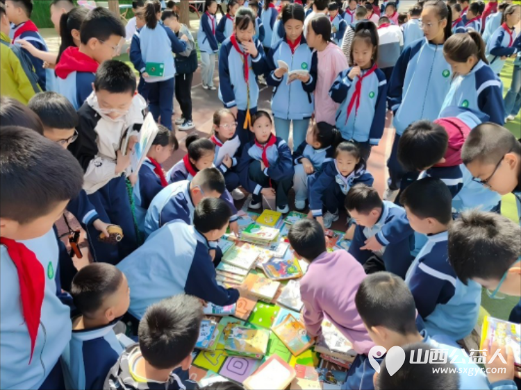 太原尖草坪区迎新街小学开展旧书遇新主阅读再相遇为主题的图书跳蚤市场活动 - 第2张 - 山西公益人 太原尖草坪区迎新街小学开展旧书遇新主阅读再相遇为主题的图书跳蚤市场活动 - 第2张