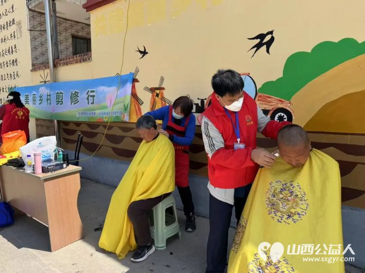 长治市阳光困境儿童帮扶协会参加共青团长治市委员会美丽乡村修剪行义务理发走进沁县册村镇河止村志愿活动 - 第5张
