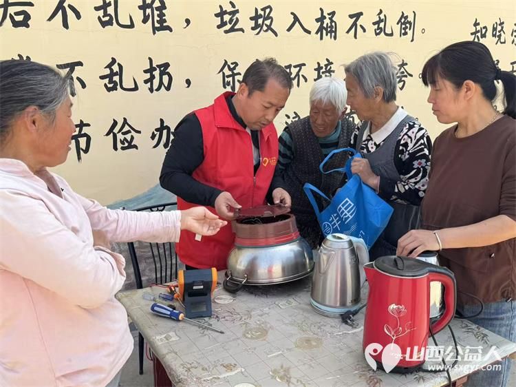 长治市阳光困境儿童帮扶协会参加共青团长治市委员会美丽乡村修剪行义务理发走进沁县册村镇河止村志愿活动 - 第8张