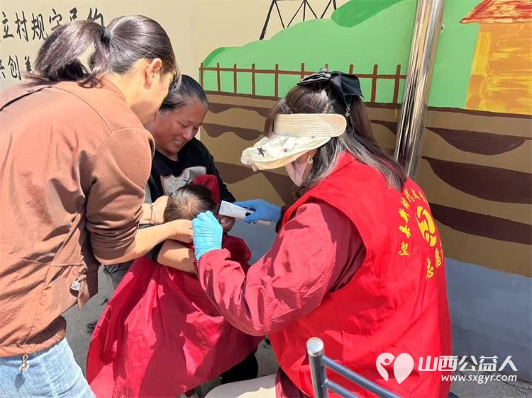 长治市阳光困境儿童帮扶协会参加共青团长治市委员会美丽乡村修剪行义务理发走进沁县册村镇河止村志愿活动 - 第14张