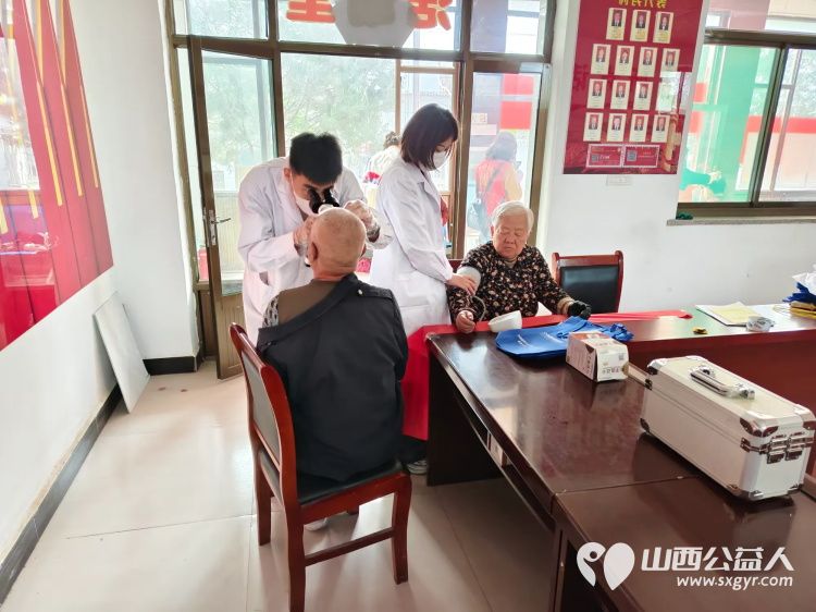 介休市敬老协会孝善行敬老活动4月26日走进绵山镇焦家堡村为村里所有老人理发义诊 - 第10张 - 山西公益人 介休市敬老协会孝善行敬老活动4月26日走进绵山镇焦家堡村为村里所有老人理发义诊 - 第10张