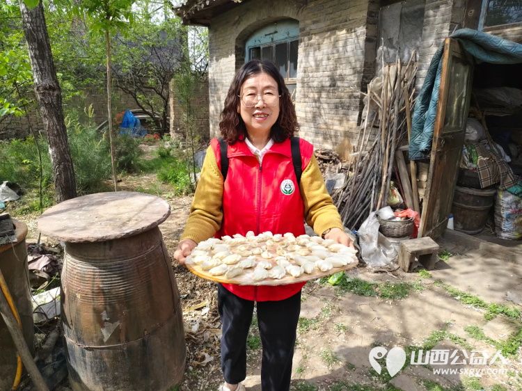 介休市敬老协会志愿者走进绵山镇焦家堡村入户特困老人84岁张雄飞家给他清理了个人卫生、整理了家务、包了饺子 - 第9张 - 山西公益人 介休市敬老协会志愿者走进绵山镇焦家堡村入户特困老人84岁张雄飞家给他清理了个人卫生、整理了家务、包了饺子 - 第9张