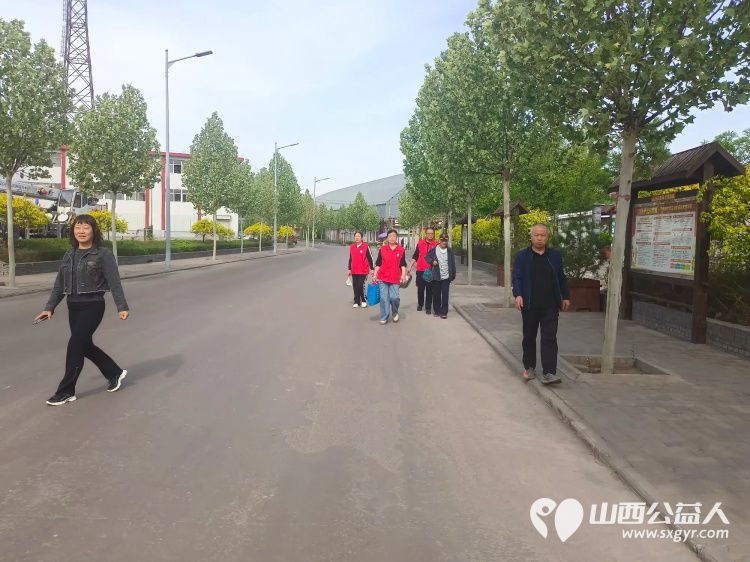 介休市敬老协会志愿者走进绵山镇西靳屯村入户特困老人80岁曹天贵家为老人擦玻璃刷洗锅碗瓢盆打扫室内外卫生包饺子 - 第2张 - 山西公益人 介休市敬老协会志愿者走进绵山镇西靳屯村入户特困老人80岁曹天贵家为老人擦玻璃刷洗锅碗瓢盆打扫室内外卫生包饺子 - 第2张