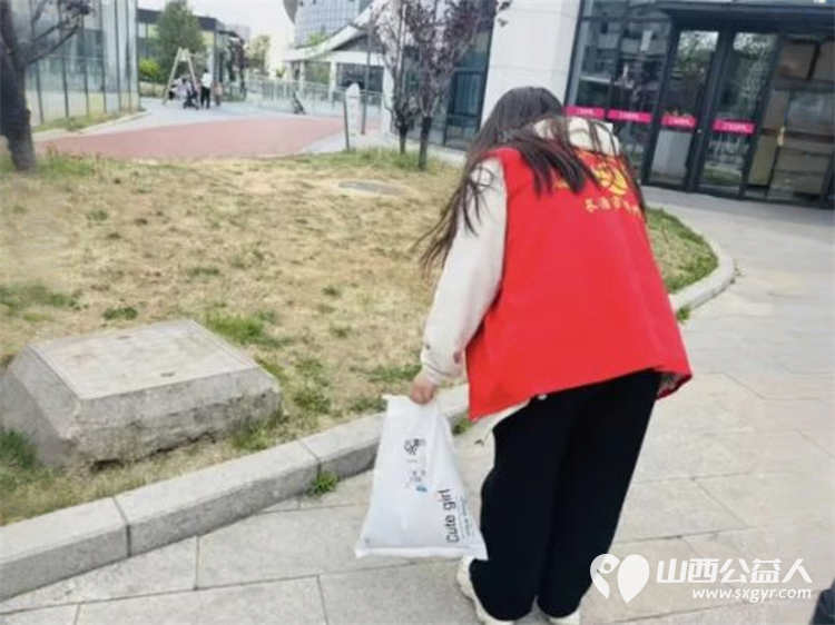 长治阳光儿童困境帮扶协会走进府后社区长运家属院开展义剪义诊活动 - 第6张 - 山西公益人 长治阳光儿童困境帮扶协会走进府后社区长运家属院开展义剪义诊活动 - 第6张
