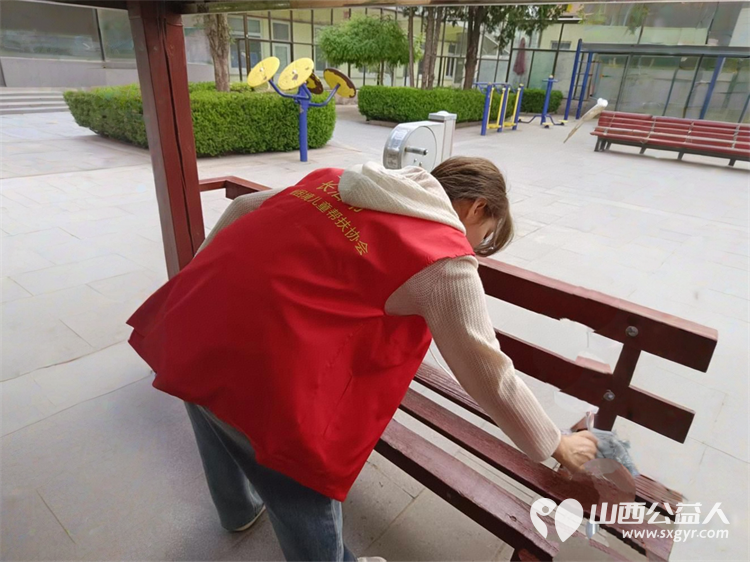 长治市阳光困境儿童帮扶协会赴南山田园敬老院义务理发活动志愿者为老人们送上精心编排的文艺节目 - 第29张