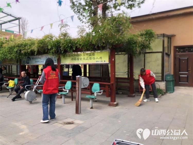 长治市阳光困境儿童帮扶协会赴南山田园敬老院义务理发活动志愿者为老人们送上精心编排的文艺节目 - 第27张