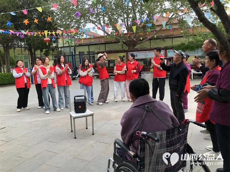 长治市阳光困境儿童帮扶协会赴南山田园敬老院义务理发活动志愿者为老人们送上精心编排的文艺节目 - 第12张