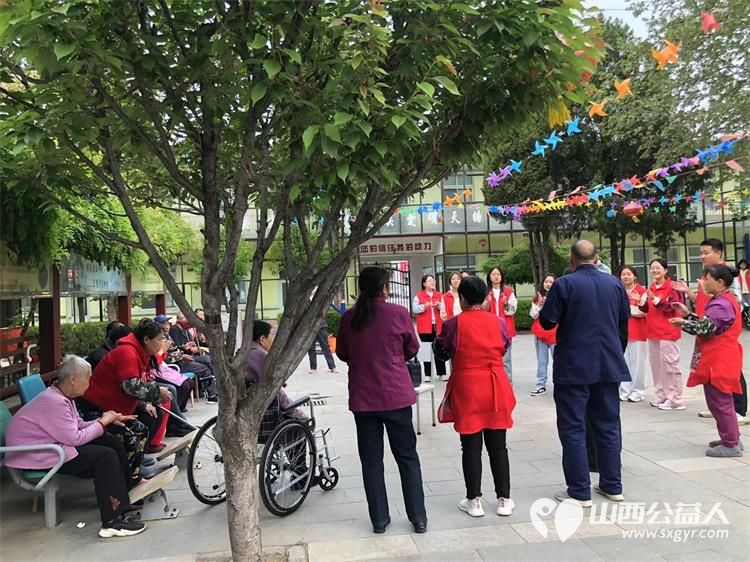 长治市阳光困境儿童帮扶协会赴南山田园敬老院义务理发活动志愿者为老人们送上精心编排的文艺节目 - 第11张