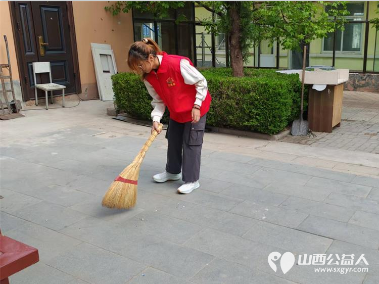 长治市阳光困境儿童帮扶协会赴南山田园敬老院义务理发活动志愿者为老人们送上精心编排的文艺节目 - 第26张