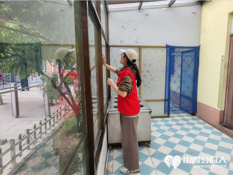 长治市阳光困境儿童帮扶协会赴南山田园敬老院义务理发活动志愿者为老人们送上精心编排的文艺节目 - 第18张