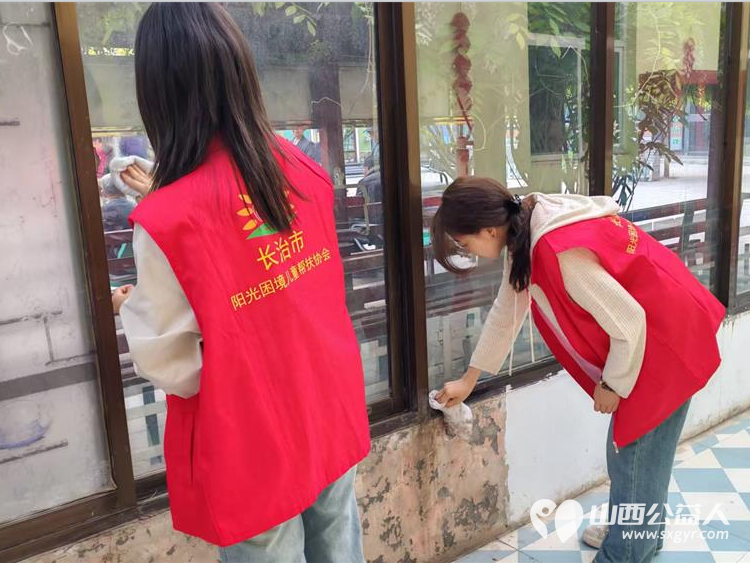 长治市阳光困境儿童帮扶协会赴南山田园敬老院义务理发活动志愿者为老人们送上精心编排的文艺节目 - 第16张