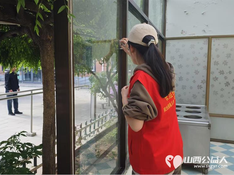 长治市阳光困境儿童帮扶协会赴南山田园敬老院义务理发活动志愿者为老人们送上精心编排的文艺节目 - 第14张