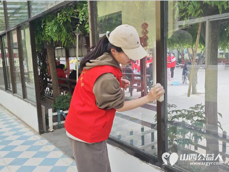 长治市阳光困境儿童帮扶协会赴南山田园敬老院义务理发活动志愿者为老人们送上精心编排的文艺节目 - 第13张