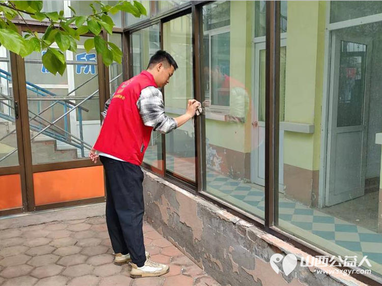 长治市阳光困境儿童帮扶协会赴南山田园敬老院义务理发活动志愿者为老人们送上精心编排的文艺节目 - 第17张