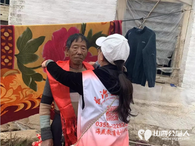 世间烟火气爱心暖人间 长治市正能量公益协会杨海燕(叶)老师带领团队成员赴壶关县大坪上村对孤寡老人李计忠、秦七则、李迷元等老人进行心灵慰藉 - 第5张 - 山西公益人 世间烟火气爱心暖人间 长治市正能量公益协会杨海燕(叶)老师带领团队成员赴壶关县大坪上村对孤寡老人李计忠、秦七则、李迷元等老人进行心灵慰藉 - 第5张