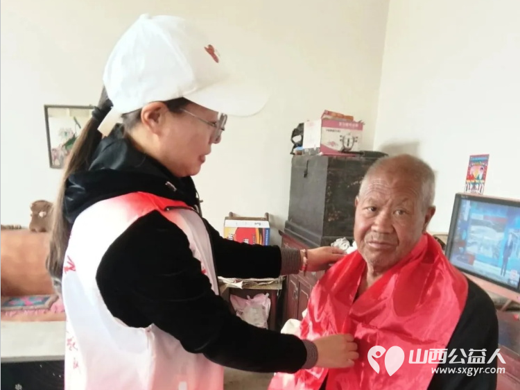世间烟火气爱心暖人间 长治市正能量公益协会杨海燕(叶)老师带领团队成员赴壶关县大坪上村对孤寡老人李计忠、秦七则、李迷元等老人进行心灵慰藉 - 第3张 - 山西公益人 世间烟火气爱心暖人间 长治市正能量公益协会杨海燕(叶)老师带领团队成员赴壶关县大坪上村对孤寡老人李计忠、秦七则、李迷元等老人进行心灵慰藉 - 第3张