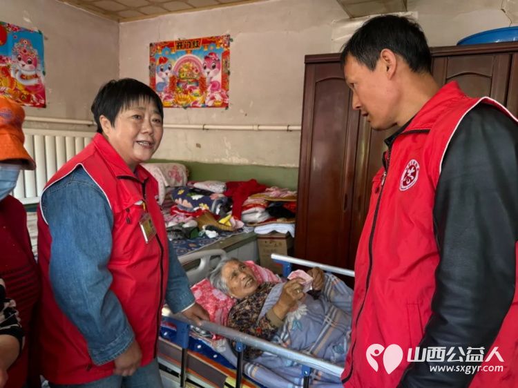 情系困境老人·传递爱与希望----忻州市秀容公益志愿服务中心温情慰问行去忻府区古城南关村看望生活困境崔大娘赠送米面油等生活必需品 - 第5张