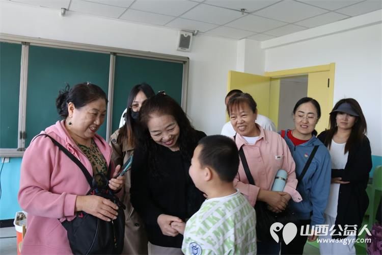 大家人寿山西分公司团队再次来到太原市灵星康复中心陪着心青年一起做手工为心青年提供更多的帮助和支持 - 第7张 - 山西公益人 大家人寿山西分公司团队再次来到太原市灵星康复中心陪着心青年一起做手工为心青年提供更多的帮助和支持 - 第7张