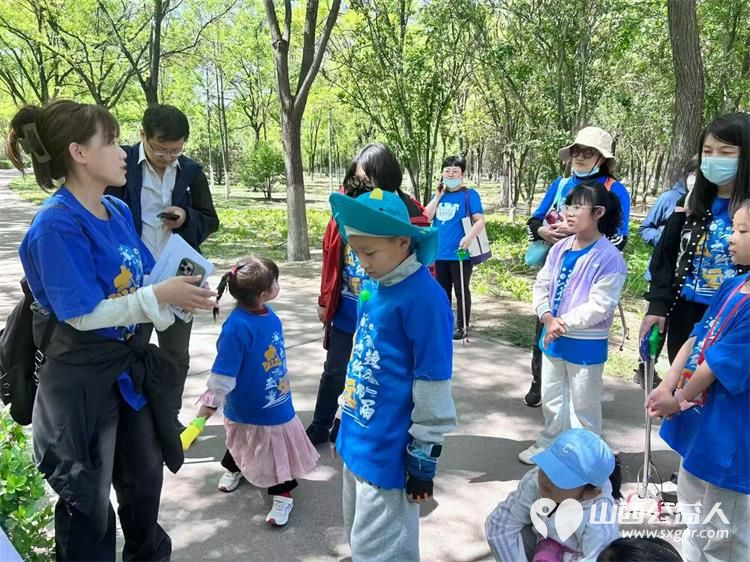 太原市儿童友好促进会儿童公益专委会五一劳动节组织绿水青山榜样少年先锋少年志愿服务活动清理汾河畔的垃圾杂物 - 第2张
