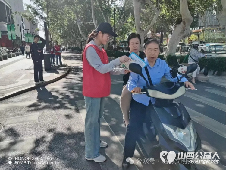 文明交通进社区普法宣传润民心 临汾市文明交通志愿者协会携手交警支队开展普法宣传活动 - 第13张 - 山西公益人 文明交通进社区普法宣传润民心 临汾市文明交通志愿者协会携手交警支队开展普法宣传活动 - 第13张
