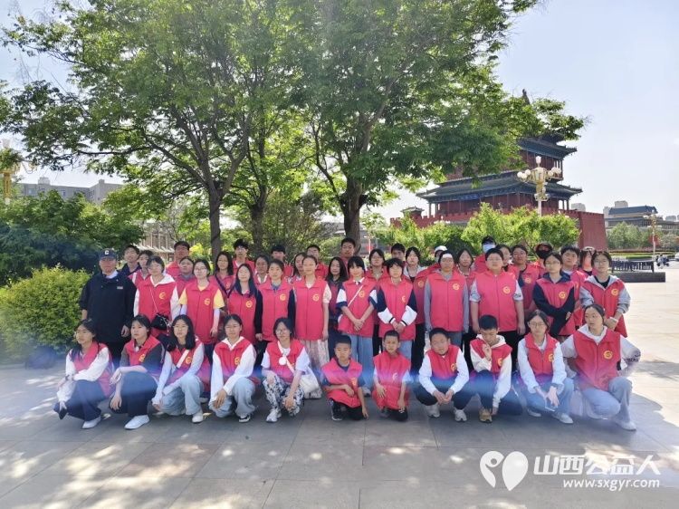 文明交通进社区普法宣传润民心 临汾市文明交通志愿者协会携手交警支队开展普法宣传活动 - 第3张 - 山西公益人 文明交通进社区普法宣传润民心 临汾市文明交通志愿者协会携手交警支队开展普法宣传活动 - 第3张