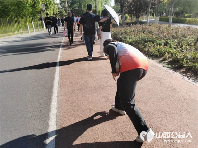 劳动践初心文明润心田----长治市正能量公益协会组织志愿者五一节漳泽湖志愿服务进行时 - 第17张 - 山西公益人 劳动践初心文明润心田----长治市正能量公益协会组织志愿者五一节漳泽湖志愿服务进行时 - 第17张