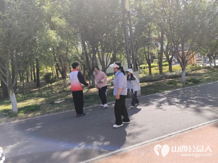 劳动践初心文明润心田----长治市正能量公益协会组织志愿者五一节漳泽湖志愿服务进行时 - 第11张 - 山西公益人 劳动践初心文明润心田----长治市正能量公益协会组织志愿者五一节漳泽湖志愿服务进行时 - 第11张