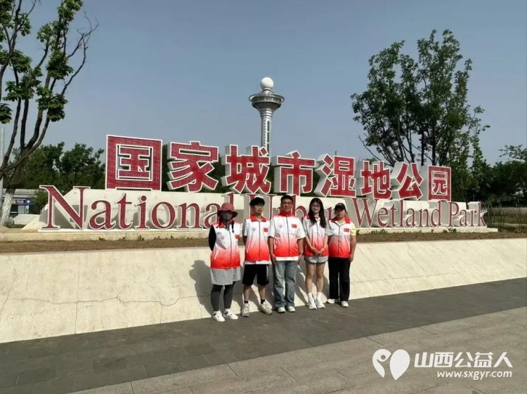劳动践初心文明润心田----长治市正能量公益协会组织志愿者五一节漳泽湖志愿服务进行时 - 第4张 - 山西公益人 劳动践初心文明润心田----长治市正能量公益协会组织志愿者五一节漳泽湖志愿服务进行时 - 第4张