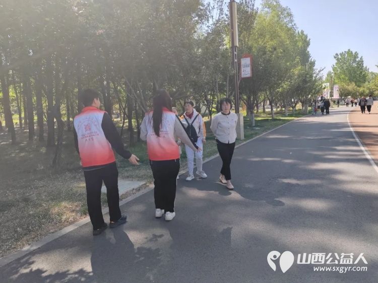 劳动践初心文明润心田----长治市正能量公益协会组织志愿者五一节漳泽湖志愿服务进行时 - 第21张 - 山西公益人 劳动践初心文明润心田----长治市正能量公益协会组织志愿者五一节漳泽湖志愿服务进行时 - 第21张