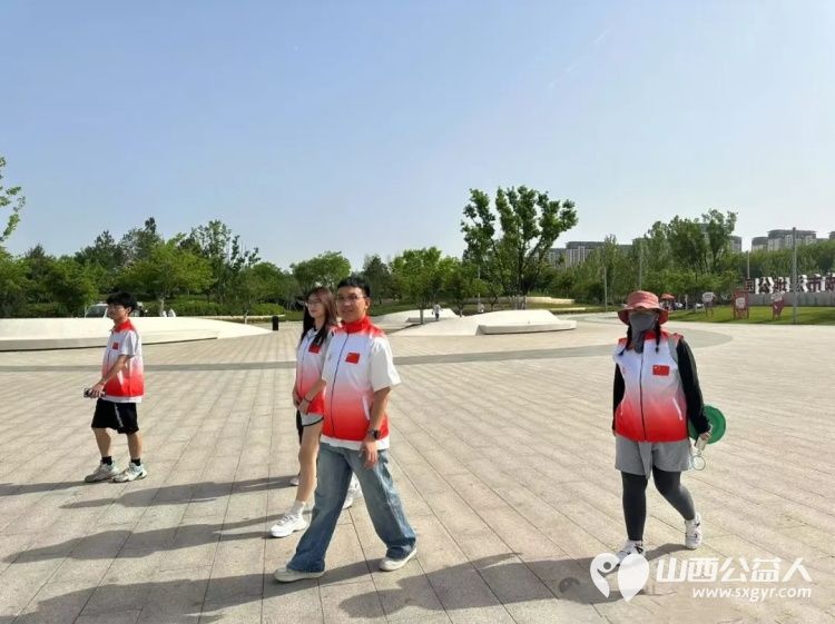 劳动践初心文明润心田----长治市正能量公益协会组织志愿者五一节漳泽湖志愿服务进行时 - 第8张 - 山西公益人 劳动践初心文明润心田----长治市正能量公益协会组织志愿者五一节漳泽湖志愿服务进行时 - 第8张