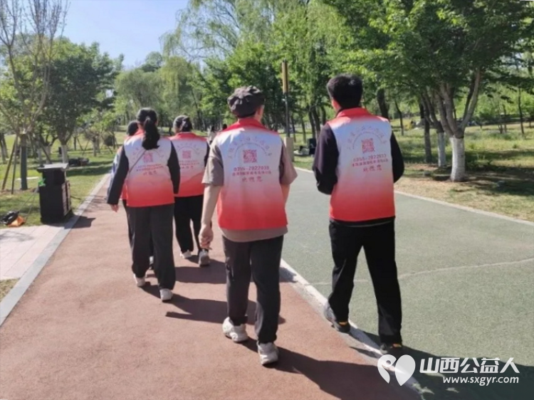 劳动践初心文明润心田----长治市正能量公益协会组织志愿者五一节漳泽湖志愿服务进行时 - 第20张 - 山西公益人 劳动践初心文明润心田----长治市正能量公益协会组织志愿者五一节漳泽湖志愿服务进行时 - 第20张