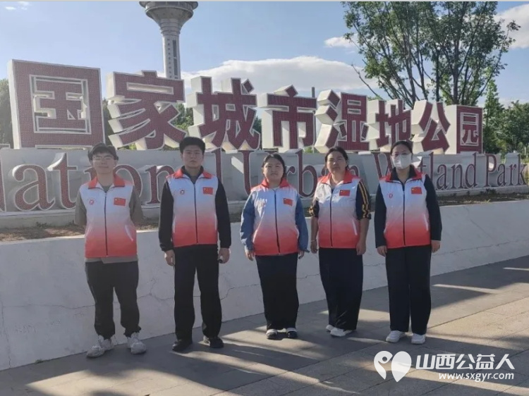 劳动践初心文明润心田----长治市正能量公益协会组织志愿者五一节漳泽湖志愿服务进行时 - 第2张 - 山西公益人 劳动践初心文明润心田----长治市正能量公益协会组织志愿者五一节漳泽湖志愿服务进行时 - 第2张