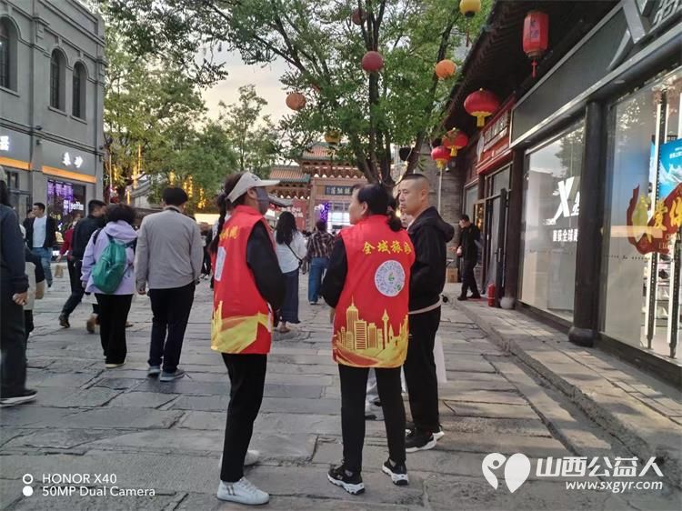 忻州市文旅志愿者为忻州古城默默奉献全天候在古城化成古城管家为游客解答所提问题 - 第9张 - 山西公益人 忻州市文旅志愿者为忻州古城默默奉献全天候在古城化成古城管家为游客解答所提问题 - 第9张