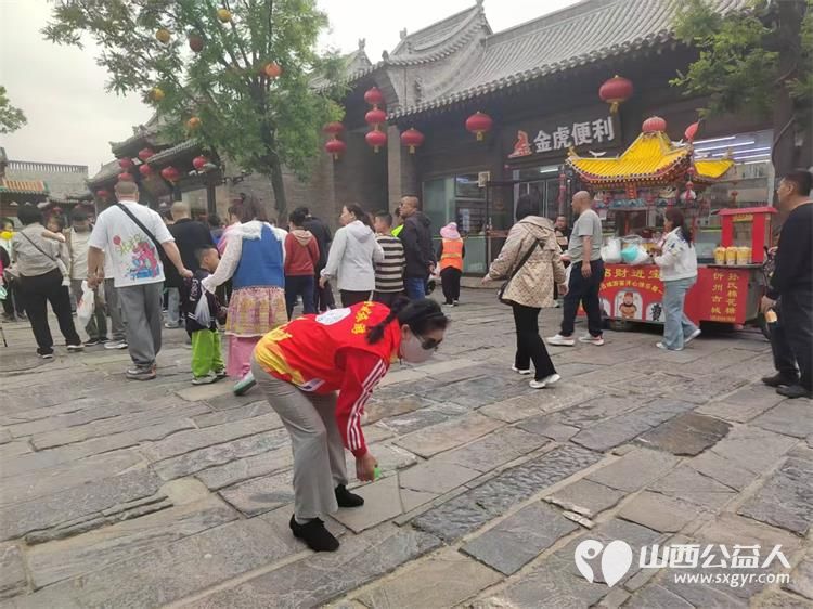 忻州市文旅志愿者为忻州古城默默奉献全天候在古城化成古城管家为游客解答所提问题 - 第6张 - 山西公益人 忻州市文旅志愿者为忻州古城默默奉献全天候在古城化成古城管家为游客解答所提问题 - 第6张