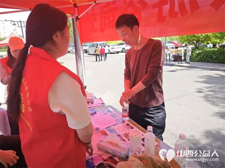 五一劳动节介休市北关街道彦博路社区志愿者协会组织志愿者在景区志愿服务活动 - 第12张