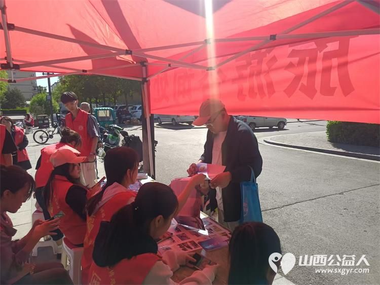 五一劳动节介休市北关街道彦博路社区志愿者协会组织志愿者在景区志愿服务活动 - 第10张