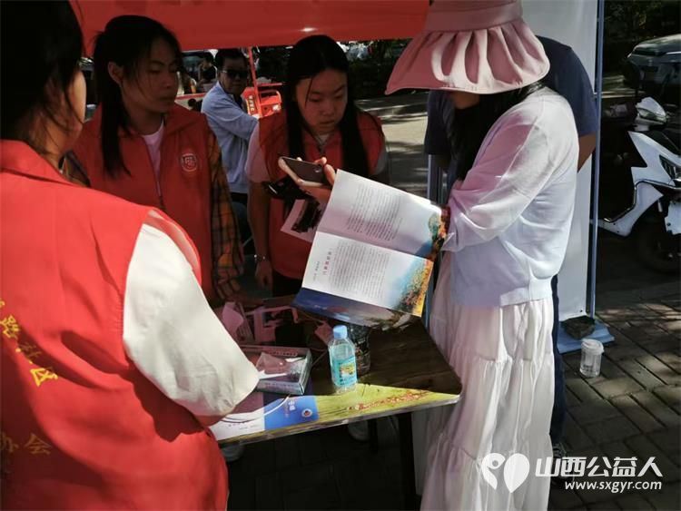 五一劳动节介休市北关街道彦博路社区志愿者协会组织志愿者在景区志愿服务活动 - 第11张