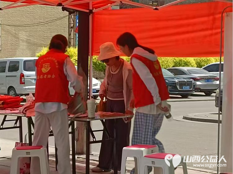 五一劳动节介休市北关街道彦博路社区志愿者协会组织志愿者在景区志愿服务活动 - 第9张