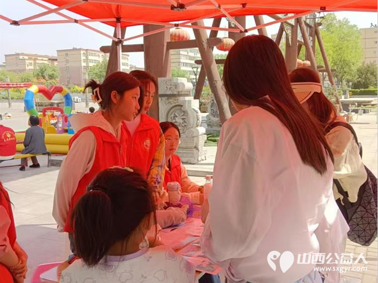 五一劳动节介休市北关街道彦博路社区志愿者协会组织志愿者在景区志愿服务活动 - 第7张