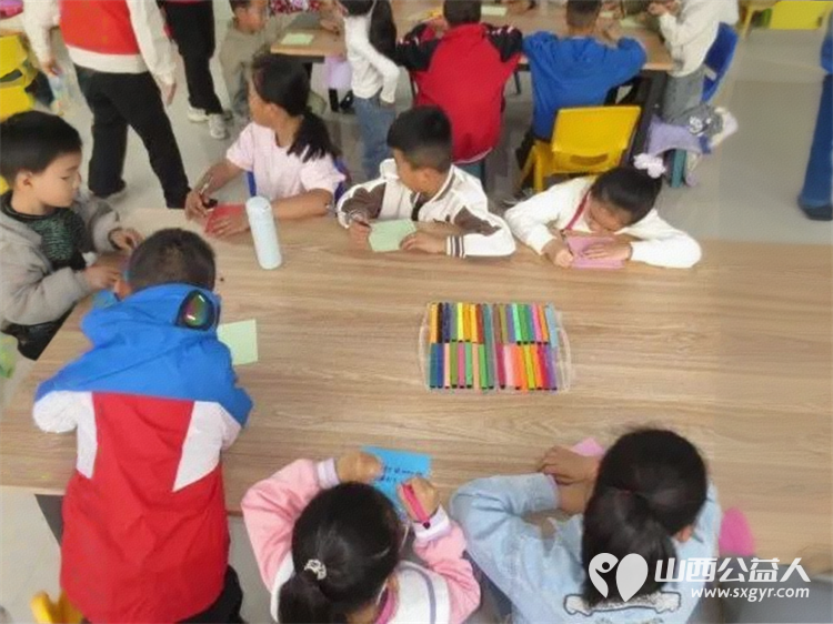 童心致敬劳动者 吕梁市离石区青年志愿者协会儿童服务站这场五一主题活动超暖 - 第5张 - 山西公益人 童心致敬劳动者 吕梁市离石区青年志愿者协会儿童服务站这场五一主题活动超暖 - 第5张