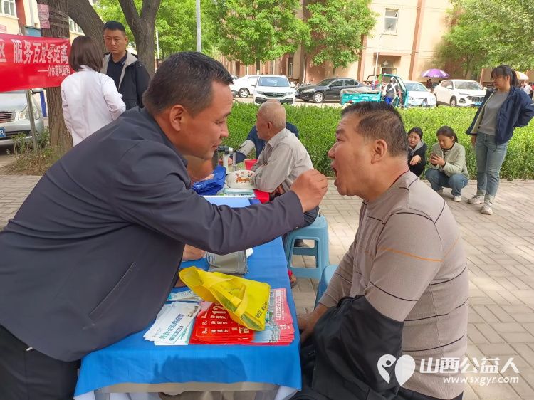 志愿服务进社区健康活动暖人心——介休市敬老协会志愿者4月30日在西关街道金融路社区为老人们爱心理发义诊 - 第38张 - 山西公益人 志愿服务进社区健康活动暖人心——介休市敬老协会志愿者4月30日在西关街道金融路社区为老人们爱心理发义诊 - 第38张