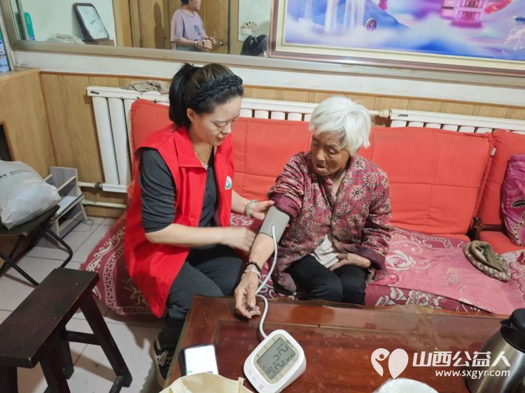 志愿服务进社区健康活动暖人心——介休市敬老协会志愿者4月30日在西关街道金融路社区为老人们爱心理发义诊 - 第27张 - 山西公益人 志愿服务进社区健康活动暖人心——介休市敬老协会志愿者4月30日在西关街道金融路社区为老人们爱心理发义诊 - 第27张