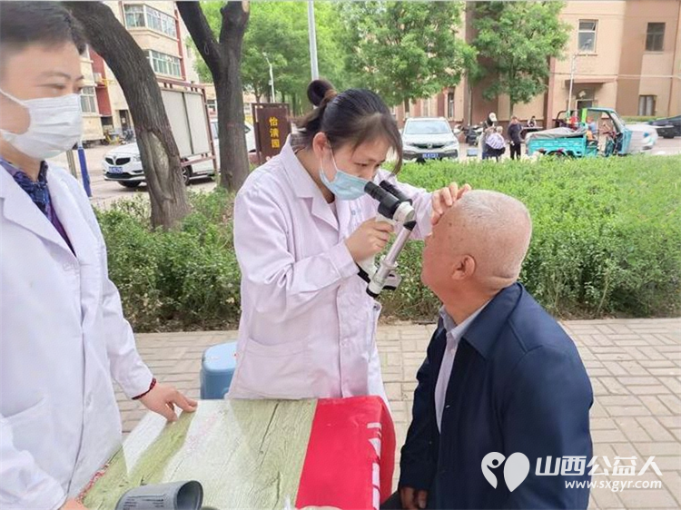 志愿服务进社区健康活动暖人心——介休市敬老协会志愿者4月30日在西关街道金融路社区为老人们爱心理发义诊 - 第34张 - 山西公益人 志愿服务进社区健康活动暖人心——介休市敬老协会志愿者4月30日在西关街道金融路社区为老人们爱心理发义诊 - 第34张