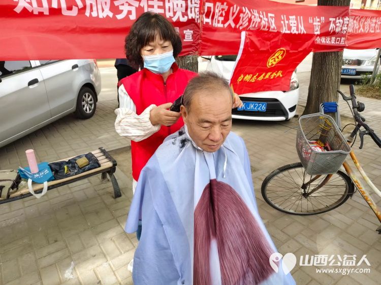 志愿服务进社区健康活动暖人心——介休市敬老协会志愿者4月30日在西关街道金融路社区为老人们爱心理发义诊 - 第23张 - 山西公益人 志愿服务进社区健康活动暖人心——介休市敬老协会志愿者4月30日在西关街道金融路社区为老人们爱心理发义诊 - 第23张