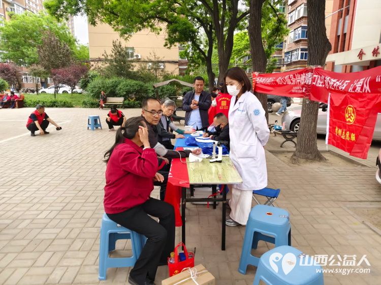 志愿服务进社区健康活动暖人心——介休市敬老协会志愿者4月30日在西关街道金融路社区为老人们爱心理发义诊 - 第36张 - 山西公益人 志愿服务进社区健康活动暖人心——介休市敬老协会志愿者4月30日在西关街道金融路社区为老人们爱心理发义诊 - 第36张